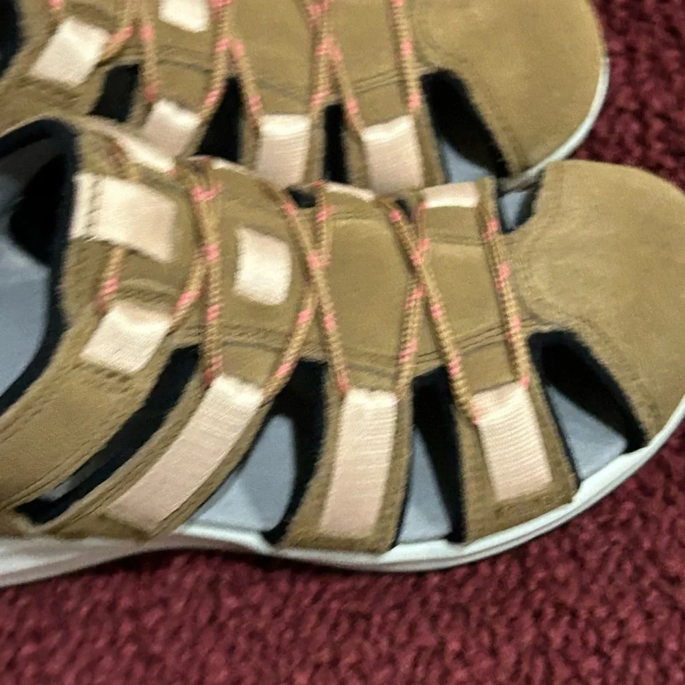 Clarks Women’s sandals- NWOT - Picture 3 of 9